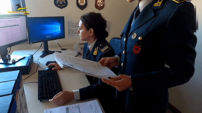FIUMICINO: ABBIGLIAMENTO, MAXI FRODE FISCALE
