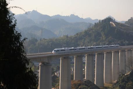 CINA: NUOVA FERROVIA AD ALTA VELOCITA’ IN SERVIZIO NELLO YUNNAN
