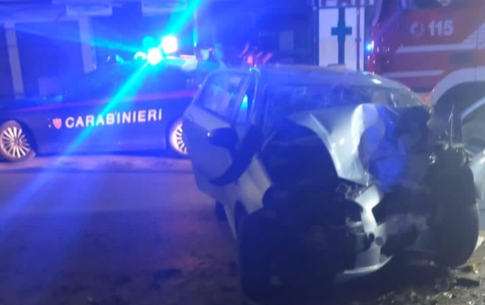 ANZIO: AUTO CONTRO ALBERO, MORTE DUE GIOVANISSIME