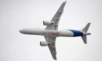 Il primo jet C919 consegnato a China Eastern Airlines