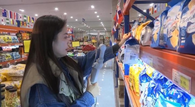 CINA: LIVE-STREAMING INCENTIVA E-COMMERCE TRANSFRONTALIERO A HUNCHUN