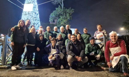 BORGO HERMADA: ACCESO L'ALBERO DI NATALE