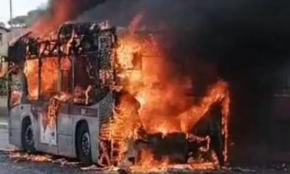 ROMA: ALTRO BUS IN FIAMME