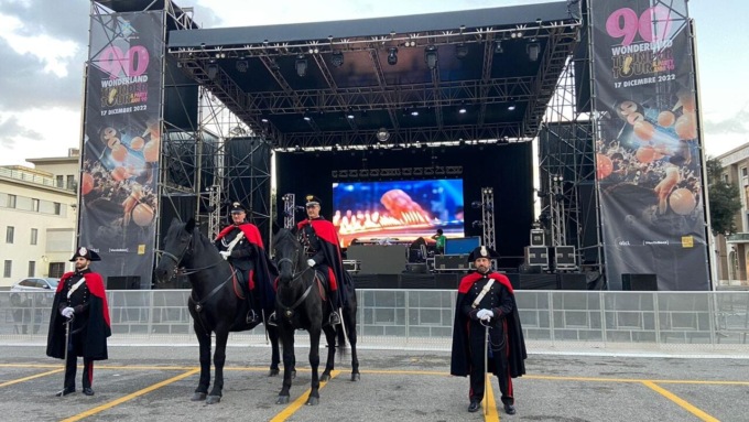 LATINA: CARABINIERI A PIEDI E A CAVALLO IN ALTA UNIFORME IN CENTRO