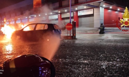 POGGIO MOIANO: AUTO IN FIAMME, INTERVENTO DEI VIGILI DEL FUOCO