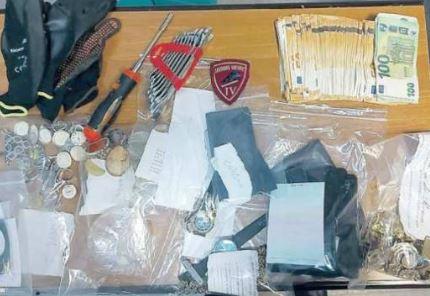 ROMA: PISTOLE CARICHE E CONTANTI NASCOSTI NELLA TAPPEZZERIA DELL’AUTO, DUE ARRESTI