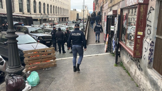 ROMA: RAPINE, FURTI E SPACCIO A TERMINI, SEI ARRESTI