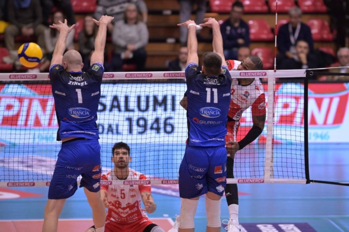 PALLAVOLO SUPERLEGA: PIACENZA-TOP VOLLEY CISTERNA 3-0