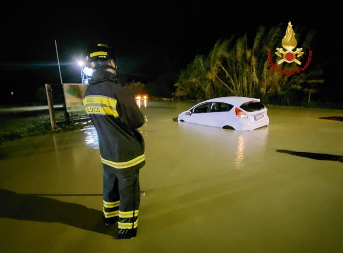 RIETI: FRANE E ALLAGAMENTI NELLA NOTTE, TRAVOLTO UN VEICOLO