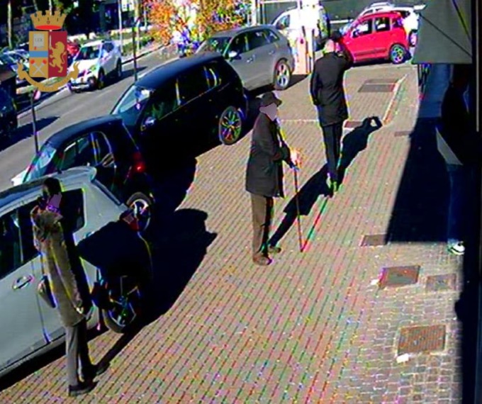 ROMA: FURTI AGLI ANZIANI AL BANCOMAT, 3 ARRESTI