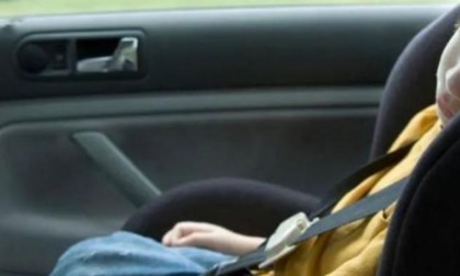 ROMA: VA A FARE LA SPESA E LASCIA IL FIGLIO DI 2 ANNI CHIUSO IN AUTO