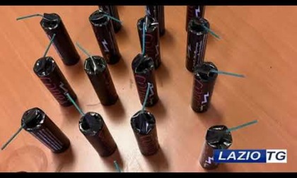 ROMA: AI DOMICILIARI CON 10 CHILI DI FUOCHI E BOMBE CARTA