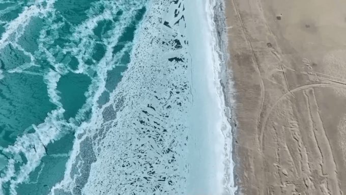 Cina: vista aerea del più grande lago interno d’acqua salata in inverno