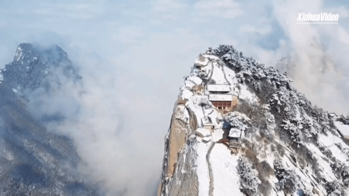 Cina: vista pittoresca del monte Huashan dopo la neve