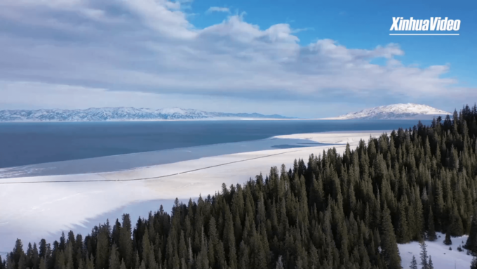 Cina: Xinjiang, lo scenario invernale del lago Sayram