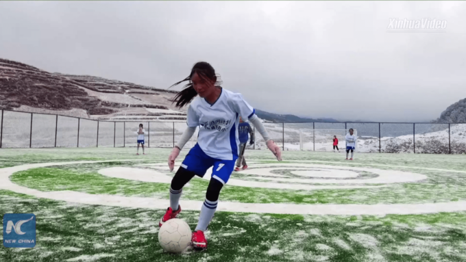 Cina: nazionale calcio femminile dona campi da gioco in aree remote