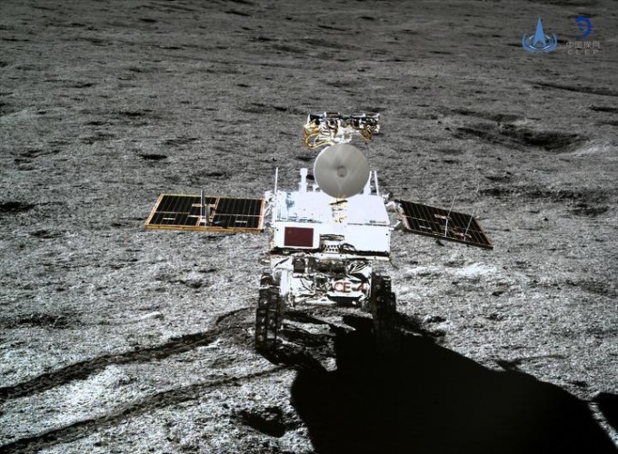 <strong>NUOVE FOTO DA ROVER LUNARE CINESE PUBBLICATE CON AUGURI DEL NUOVO ANNO</strong>