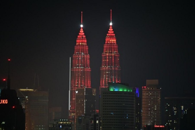 Capodanno cinese: Paesi dell’Asia-Pacifico illuminano edifici di rosso