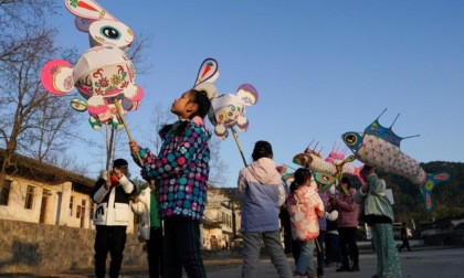 Cina: Anhui, lanterne a forma di coniglio per celebrare il nuovo anno