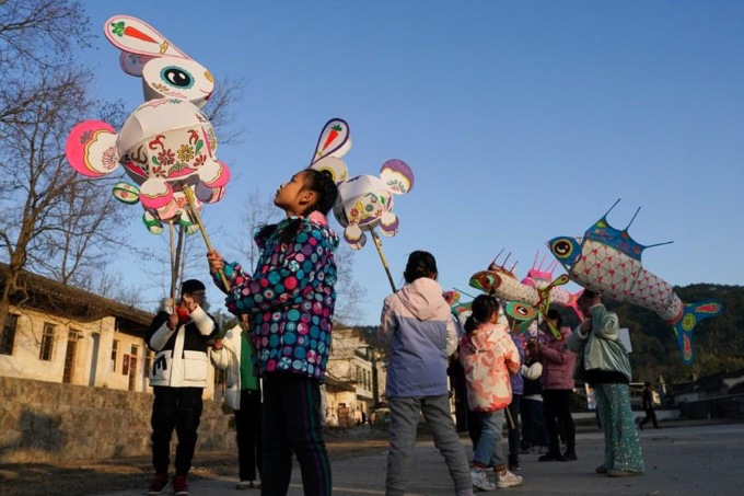 Cina: Anhui, lanterne a forma di coniglio per celebrare il nuovo anno