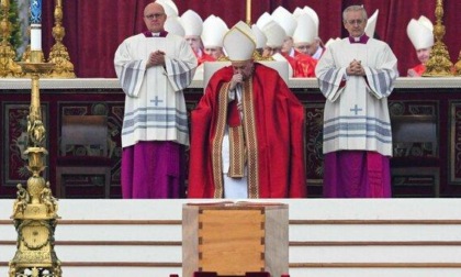 CITTA' DEL VATICANO: L'ULTIMO SALUTO A BENEDETTO XVI