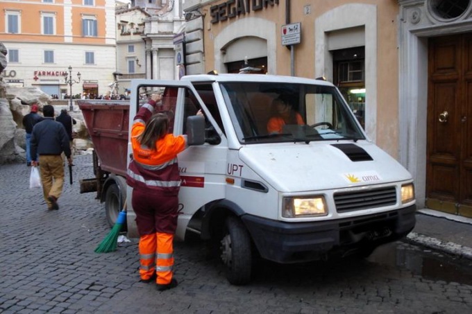 ROMA: TRE OPERATORI AMA AGGREDITI A CASTRO PRETORIO