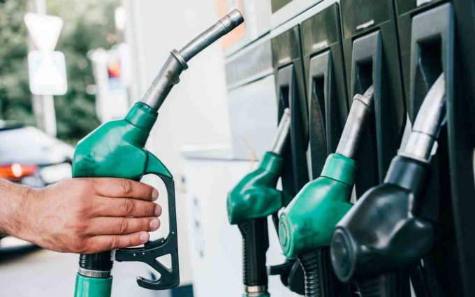 ROMA: MINACCIA DI DARE FUOCO AD UN DISTRIBUTORE DI BENZINA