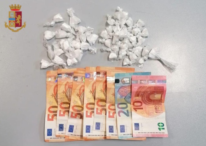 ROMA: DIECI SPACCIATORI IN MANETTE, SEQUESTRATI SOLDI E DROGA