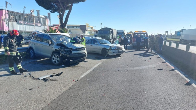 APRILIA: SCONTRO SULLA PONTINA, GRAVE UN UOMO