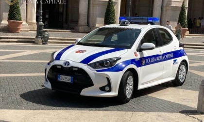 ROMA: PRENDE A CALCI L’AUTO DELLA MUNICIPALE, DENUNCIATO