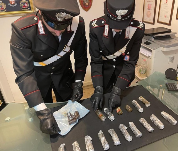 ROMA: CONTROLLI ANTIDROGA, 10 ARRESTI