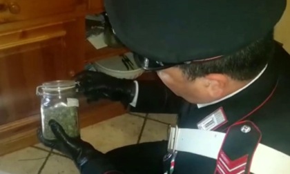 ROMA: CONTROLLI ANTIDROGA, 12 ARRESTI