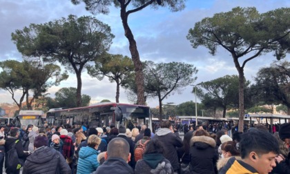 ROMA: GUASTO METRO A, CAOS E ASSALTO AI BUS NAVETTA