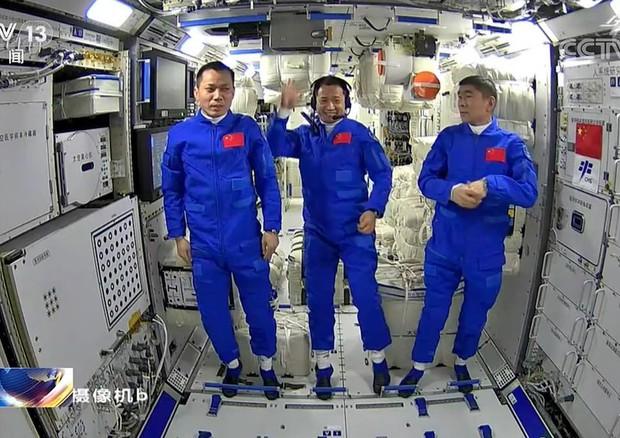 AUGURI PER IL NUOVO ANNO LUNARE DELLA STAZIONE SPAZIALE CINESE