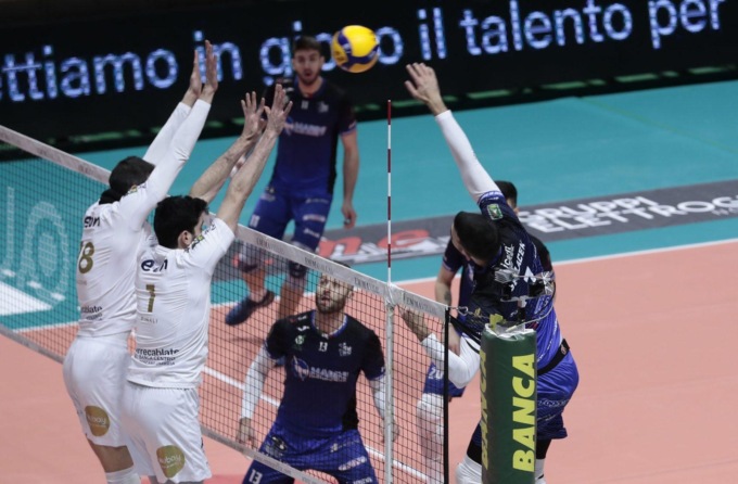 PALLAVOLO SUPERLEGA: SIENA-TOP VOLLEY CISTERNA 3-1