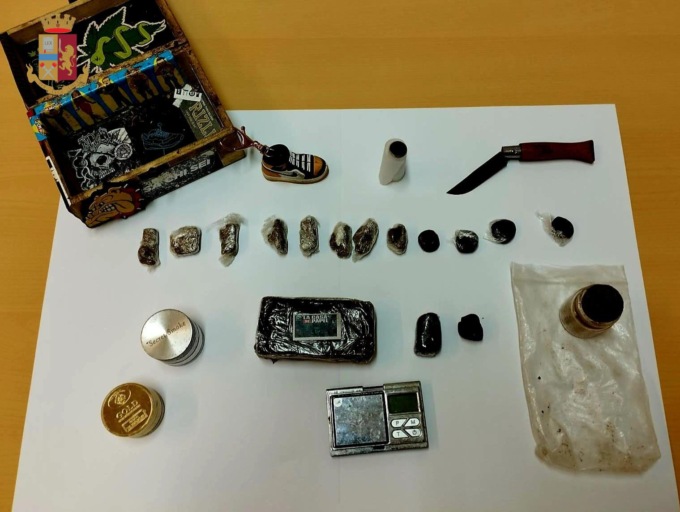 ROMA: CONTROLLI ANTIDROGA, 9 ARRESTI