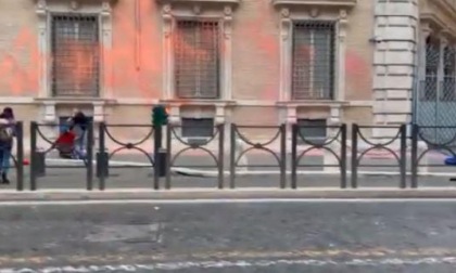 ROMA: SENATO IMBRATTATO, ARRESTATI TRE ATTIVISTI