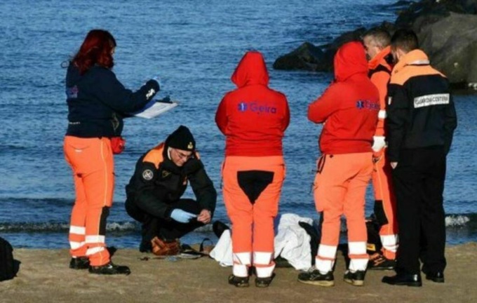 FIUMICINO: TROVATO CADAVERE IN SPIAGGIA