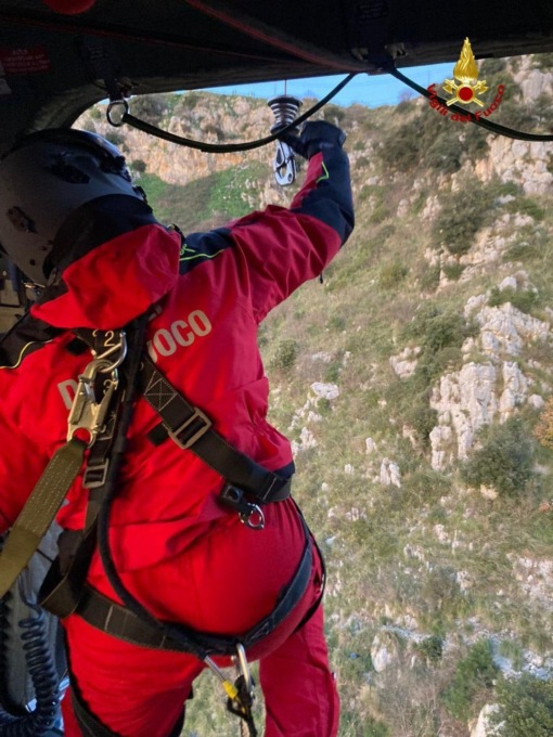 NORMA: PARAPENDISTA FERITO, SOCCORSO DAI VIGILI DEL FUOCO