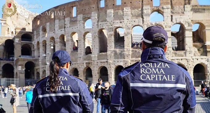 ROMA: RAPINA UN TURISTA AL COLOSSEO, ARRESTATO