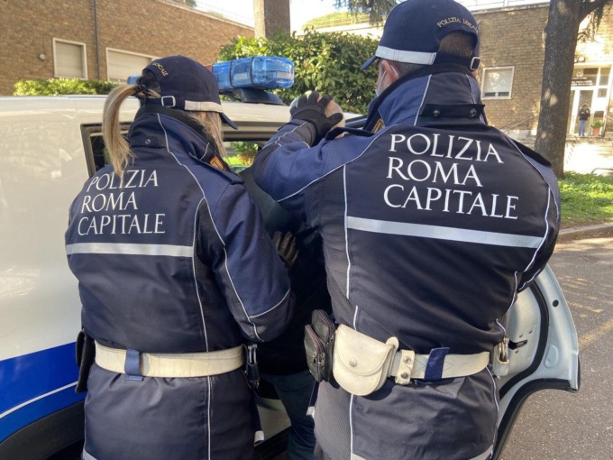 Roma: 9 arresti dopo i controlli per antidroga
