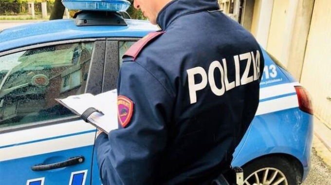 ROMA: SPARI AD OSTIA, FERITA UNA COPPIA