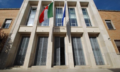 LATINA: AGGREEDISCE UNA DONNA E LA RAPINA, ARRESTATO