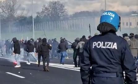 CALCIO: SCONTRI SULL’A1, LIBERI DUE ULTRA’ DELLA ROMA