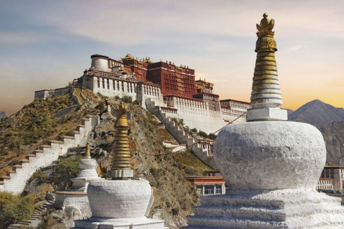 <strong>ENTUSIASTI DELLA MOUNTAIN BIKE ESPLORANO IL TIBET</strong>