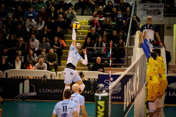 PALLAVOLO SUPERLEGA: TOP VOLLEY CISTERNA-MODENA 1-3