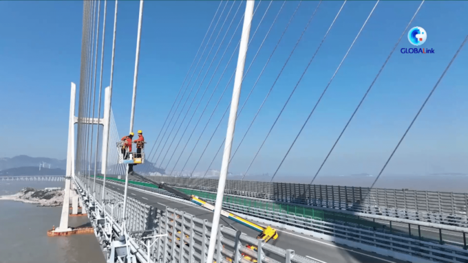 Cina: Fujian, manutenzione di mega ponte stradale-ferroviario sul mare
