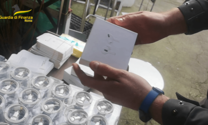 ROMA: TELEFONIA, MAXI SEQUESTRO DI ARTICOLI CONTRAFFATTI