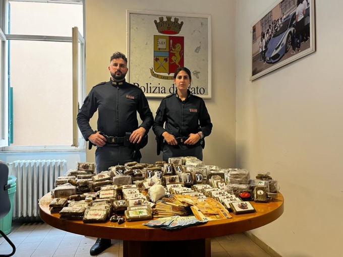 CASTELLI ROMANI: DROGA CON L’ETICHETTA DELLA NUTELLA, BLITZ IN UN APPARTAMENTO