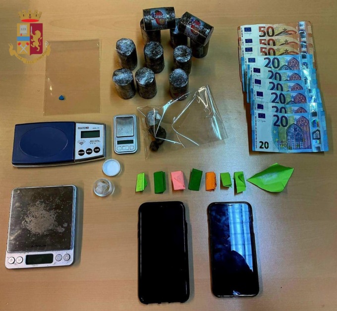 ROMA: SEQUESTRATI QUATTRO CHILI DI DROGA, TRE ARRESTI